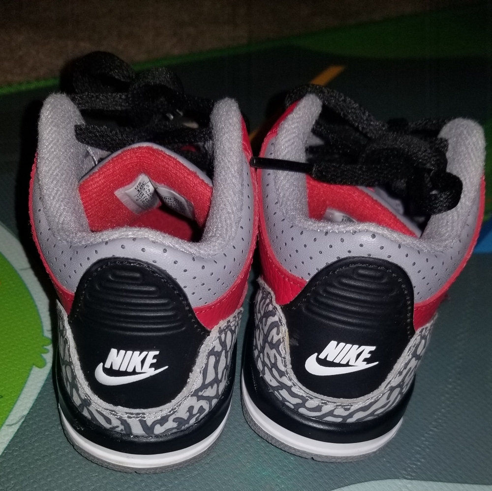 Jordan 3 Retro - Picture 2 of 3